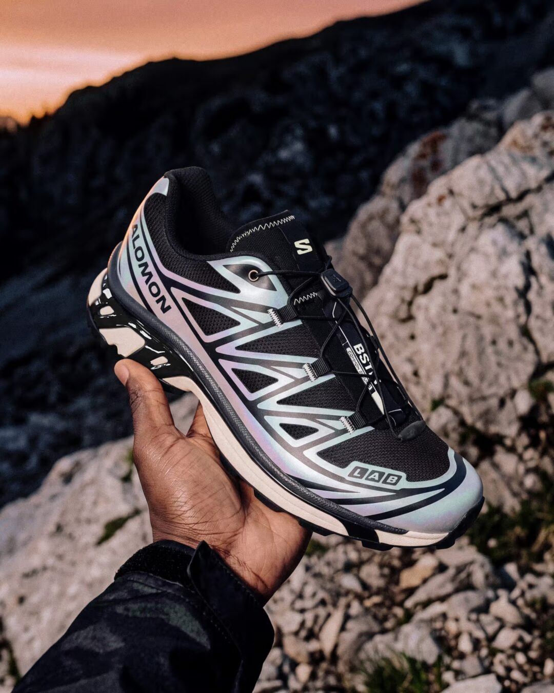 【2026年 10/10 発売】BSTN × Salomon XT-6 IRIDESCENT “Black/Almond Milk” (ボストン サロモン イリディセント) [L45567700]