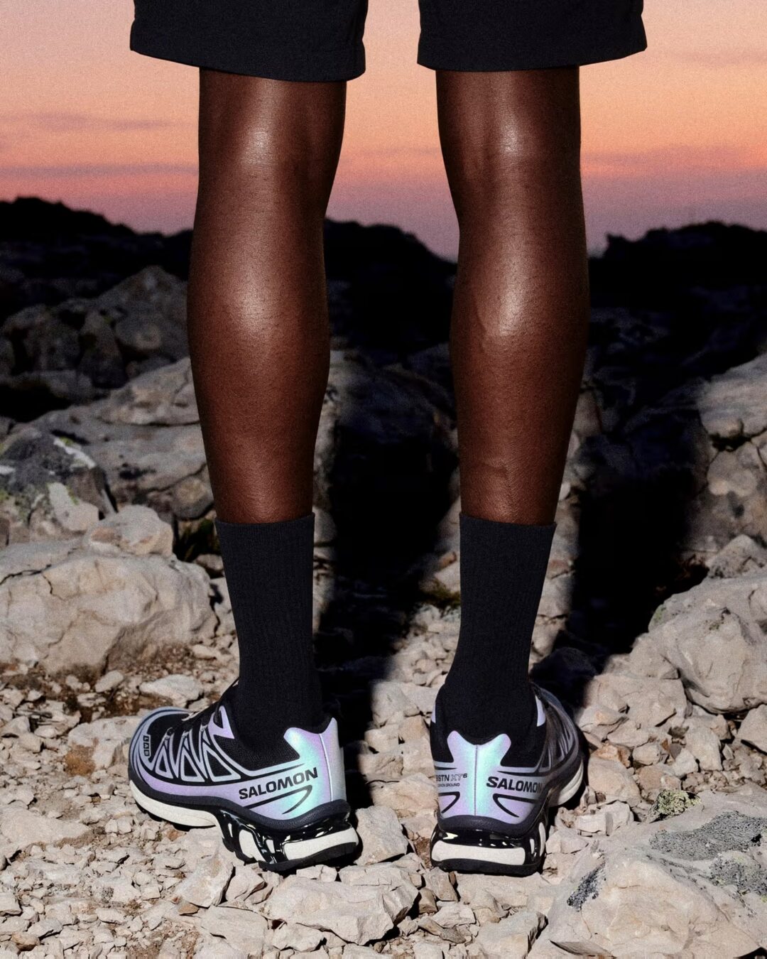 【2026年 10/10 発売】BSTN × Salomon XT-6 IRIDESCENT “Black/Almond Milk” (ボストン サロモン イリディセント) [L45567700]