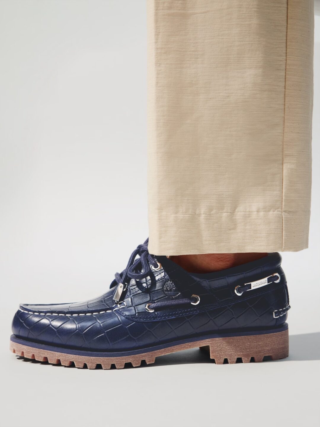 【2026年 10/15 発売】JACQUEMUS × Timberland “La Bateau” Boat Shoe “Brown/Navy” (ジャックムス ティンバーランド ラ バトー ボートシューズ “ブラウン/ネイビー”)