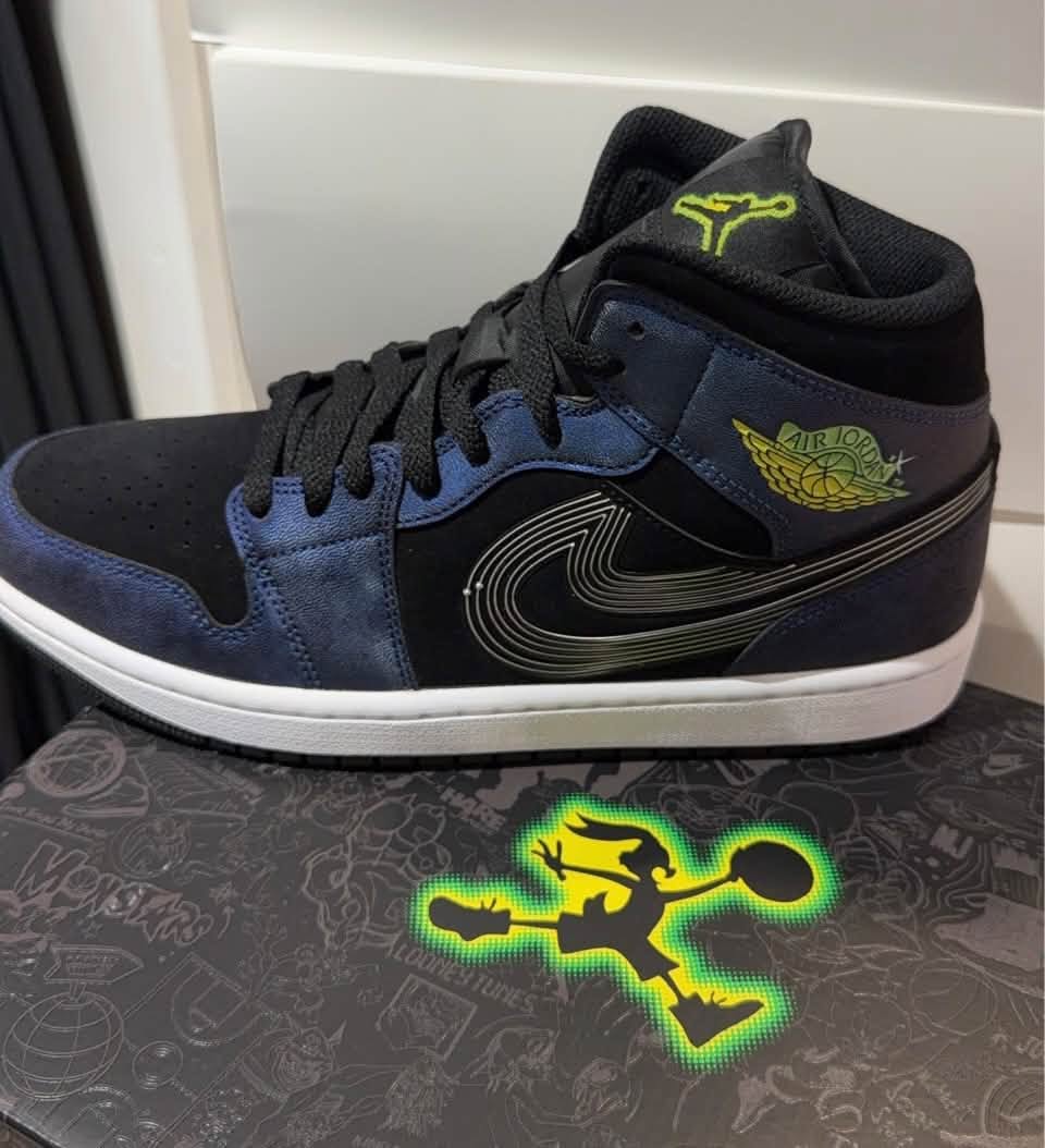【2026年 11月 発売予定】NIKE AIR JORDAN 1 MID SE “Space Jam” (ナイキ エア ジョーダン ミッド “スペースジャム”) [IX6374-001]