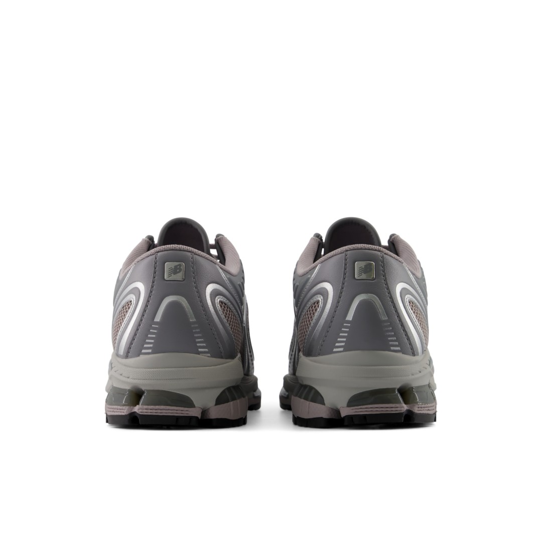 【2026年 10/22 発売】New Balance U1890 9VF “Truffle Salt/Silver Metallic” (ニューバランス) [U18909VF]