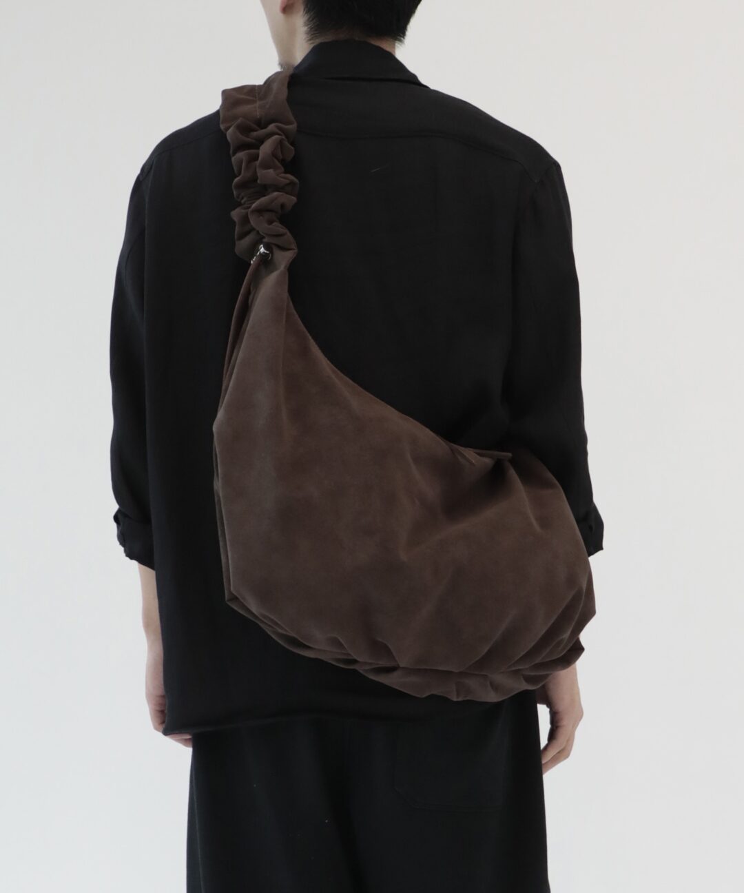 STUDIOUS ORIGINAL “3WAY ROUND SUEDE SHOULDER BAG”がweb限定発売 (ステュディオス オリジナル)