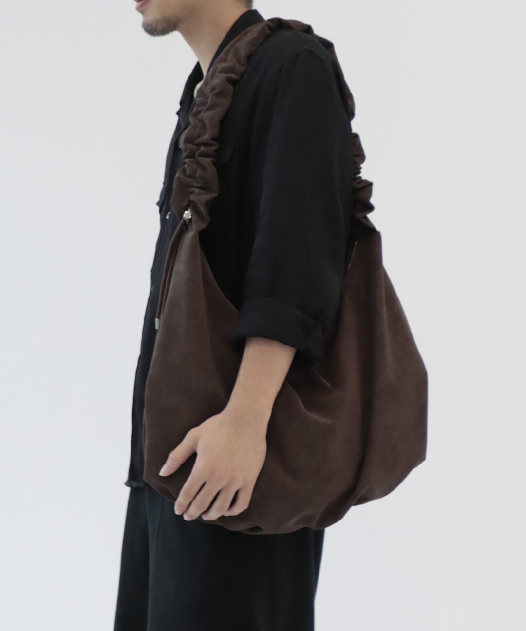 STUDIOUS ORIGINAL “3WAY ROUND SUEDE SHOULDER BAG”がweb限定発売 (ステュディオス オリジナル)