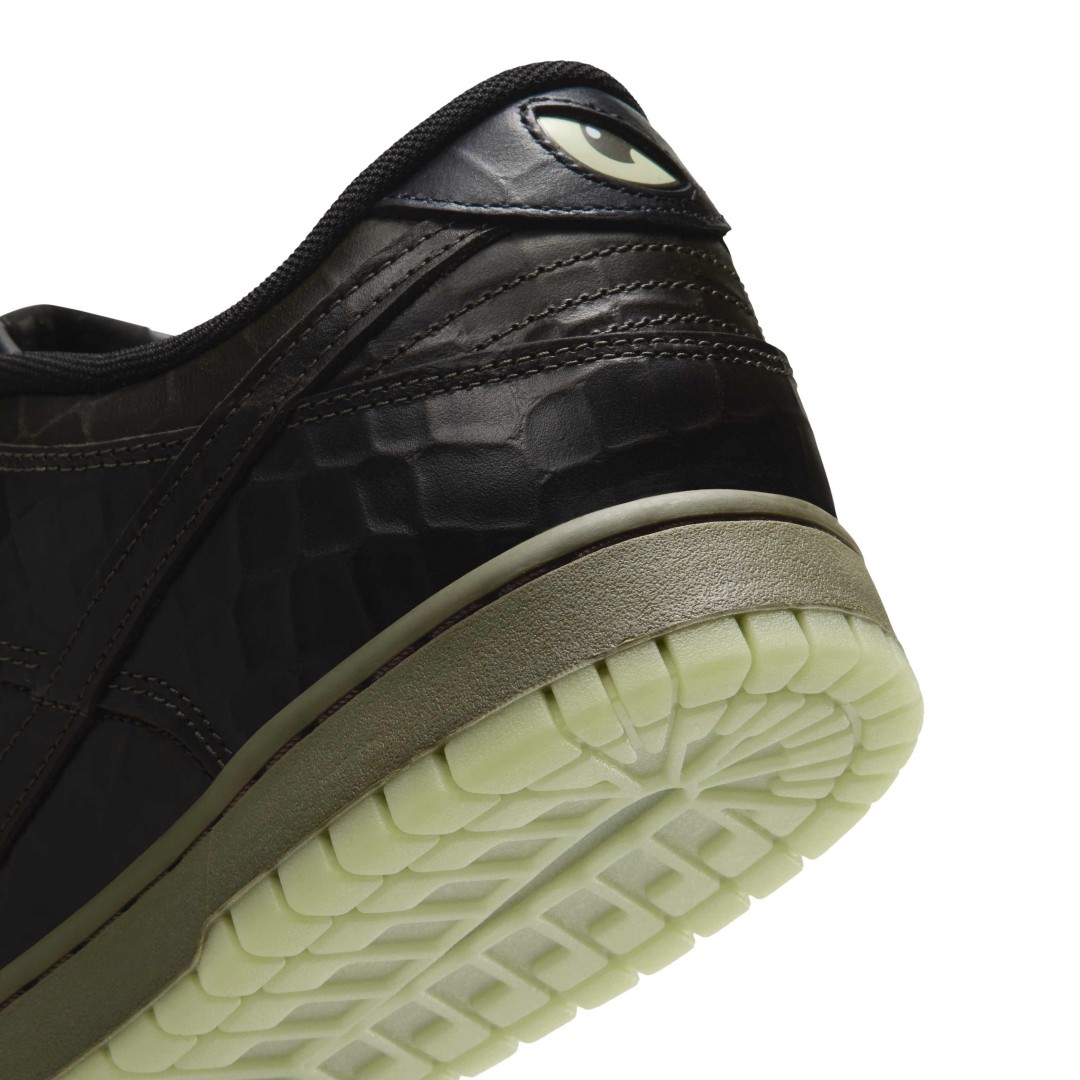 【2026年 10/23 発売予定】NIKE DUNK LOW PREMIUM “Halloween/Bog Green/Black” (ナイキ ダンク ロー プレミアム “ハロウィン/ボググリーン/ブラック”) [IX5169-300]