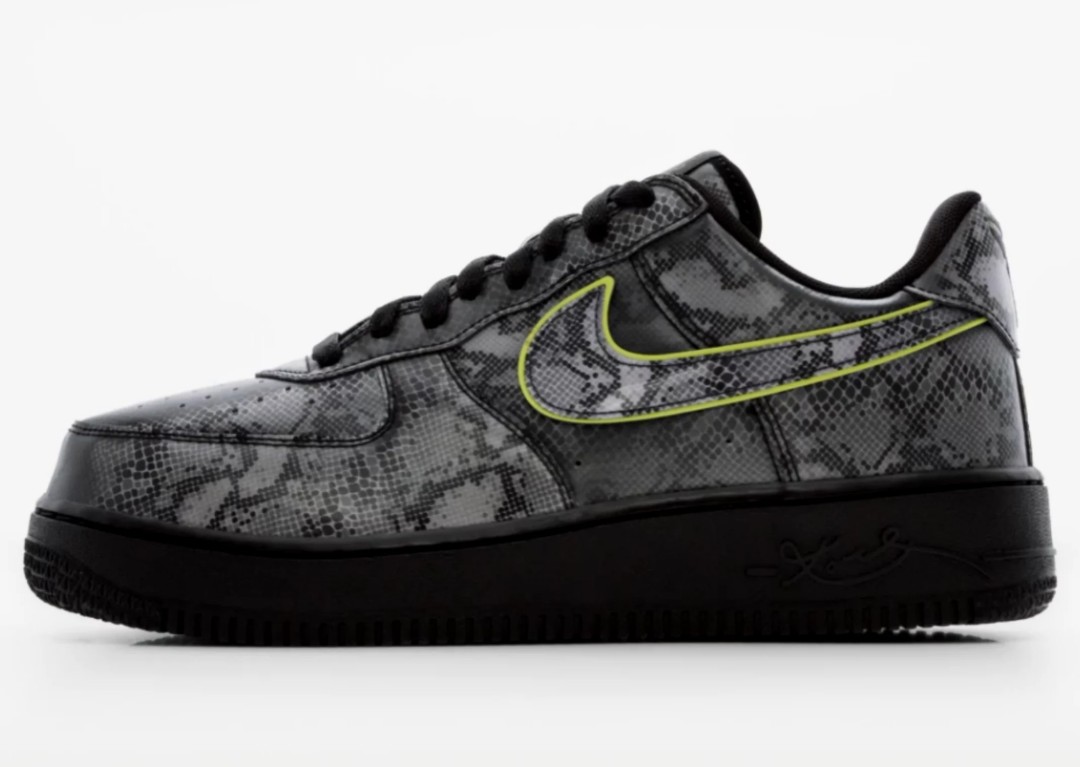 【2026年末 発売予定】Kobe Bryant × NIKE AIR FORCE 1 LOW PROTRO “Lenticular Snakeskin” (コービー・ブライアント ナイキ エア フォース ロー プロトロ “レンチキュラー スネークスキン”) [IV4920-001]