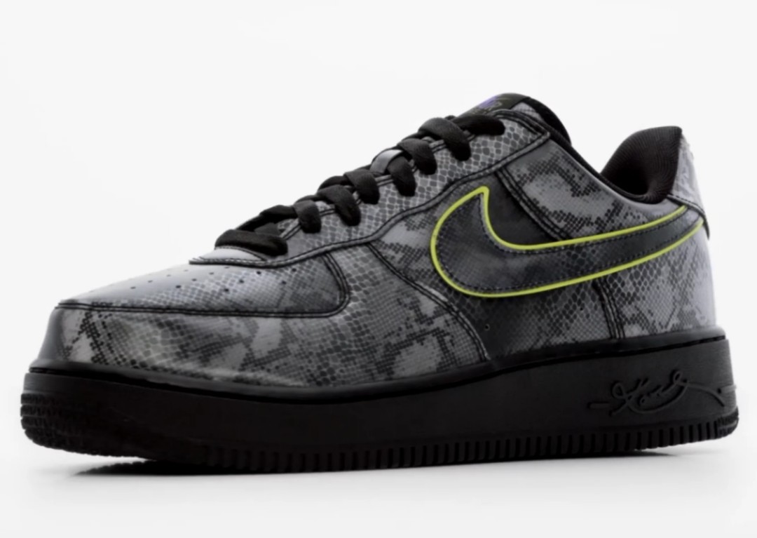 【2026年末 発売予定】Kobe Bryant × NIKE AIR FORCE 1 LOW PROTRO “Lenticular Snakeskin” (コービー・ブライアント ナイキ エア フォース ロー プロトロ “レンチキュラー スネークスキン”) [IV4920-001]