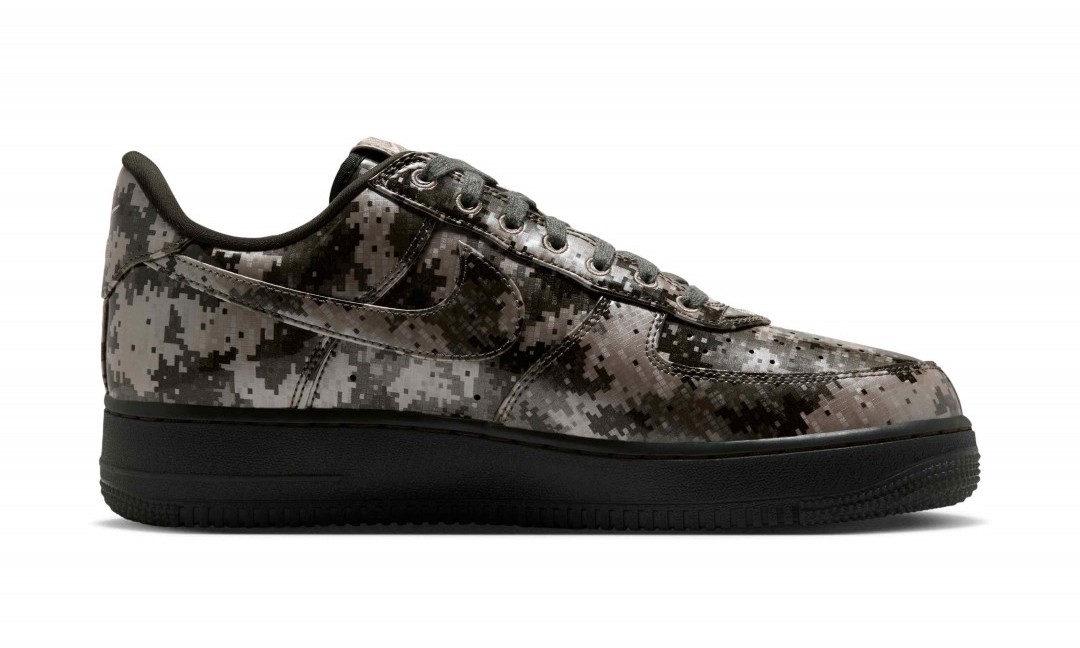 【2026年 10/21 発売】NIKE AIR FORCE 1 RETRO LOW “Camo/Fossil/Rough Green” (ナイキ エア フォース 1 レトロ ロー “カモ/フォッシル/ラフグリーン”) [IV4885-900/IV4885-901]