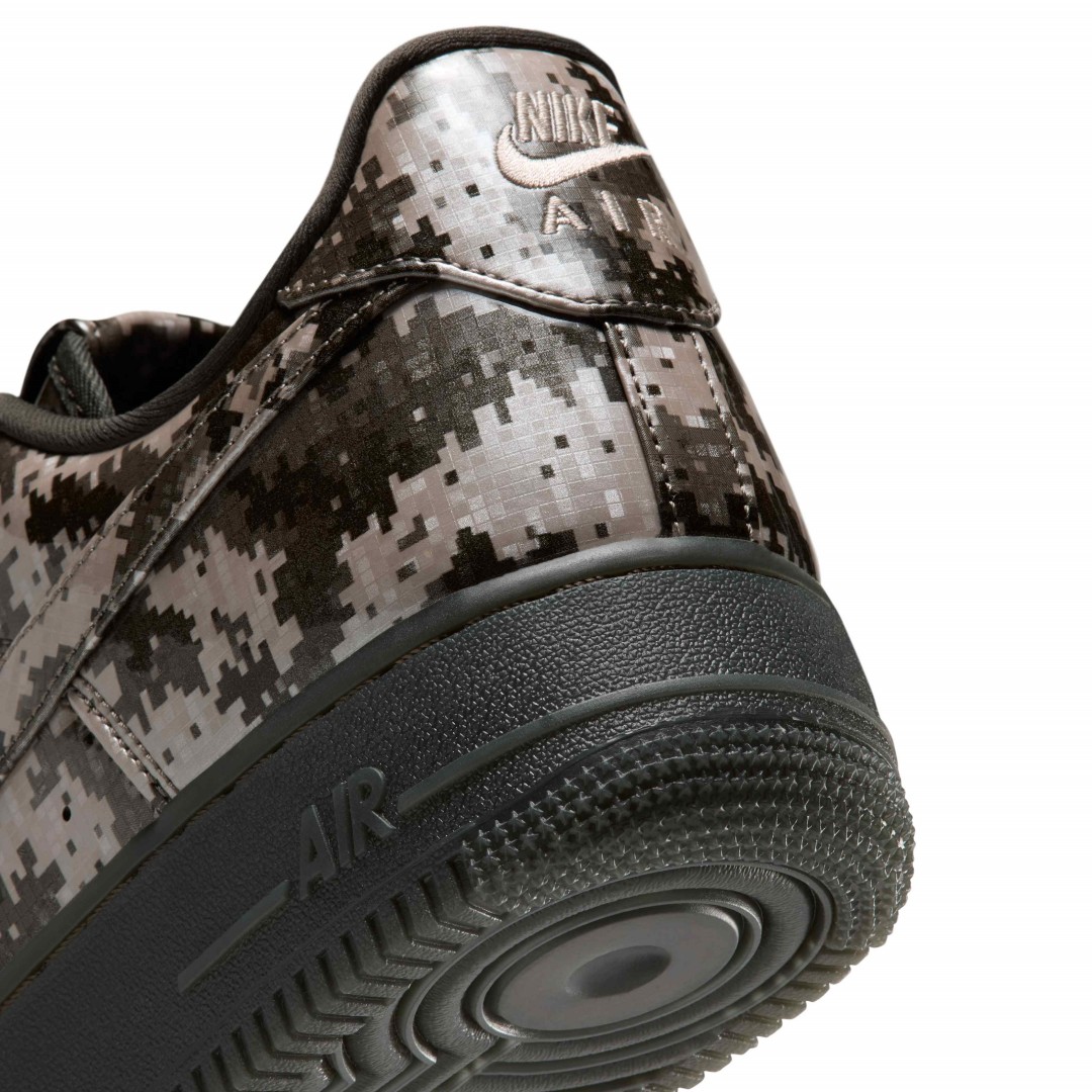 【2026年 10/21 発売】NIKE AIR FORCE 1 RETRO LOW “Camo/Fossil/Rough Green” (ナイキ エア フォース 1 レトロ ロー “カモ/フォッシル/ラフグリーン”) [IV4885-900/IV4885-901]