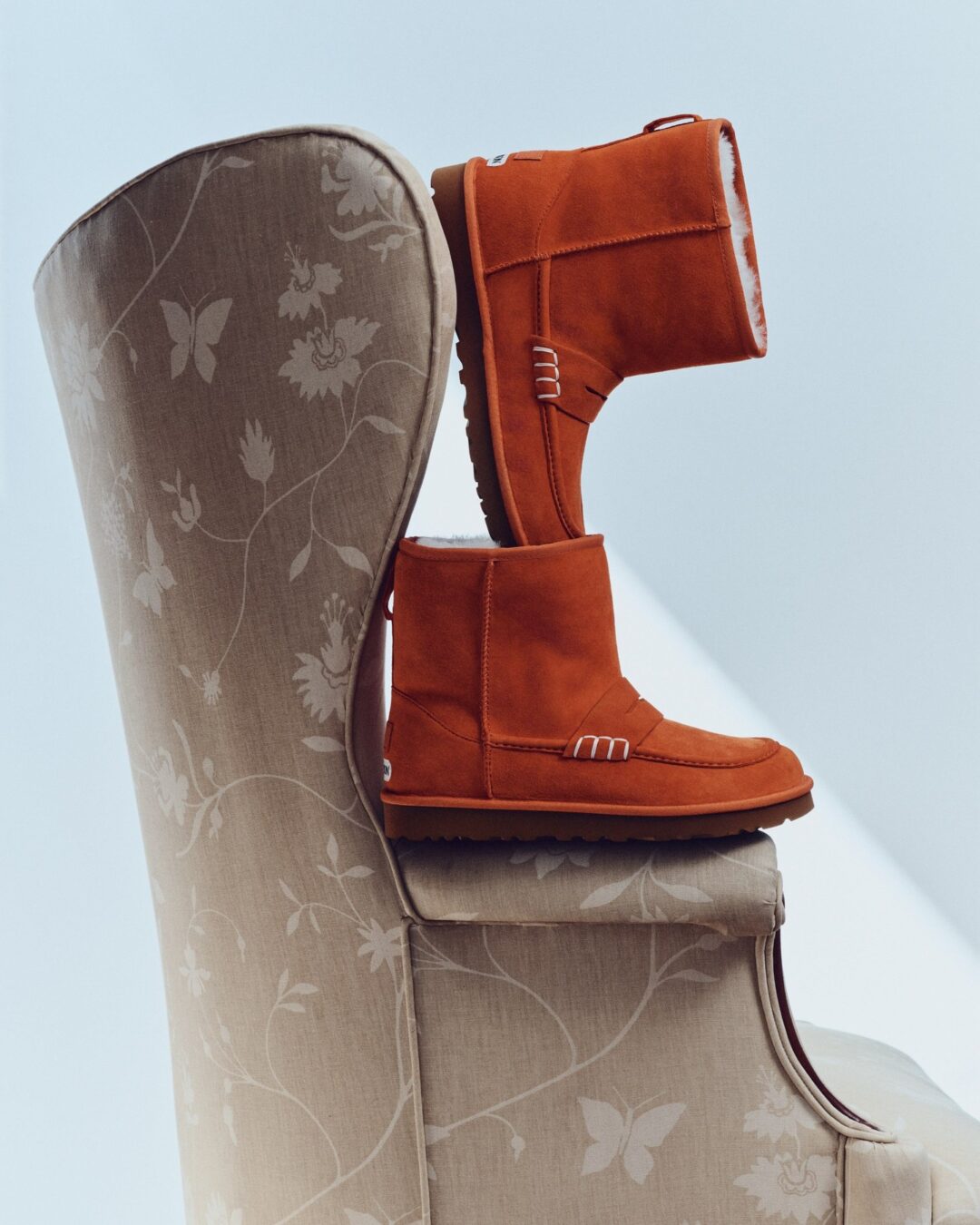 UGG × J.W. ANDERSON コラボ2型が2026年 10/15 発売 (アグ J.W.アンダーソン)