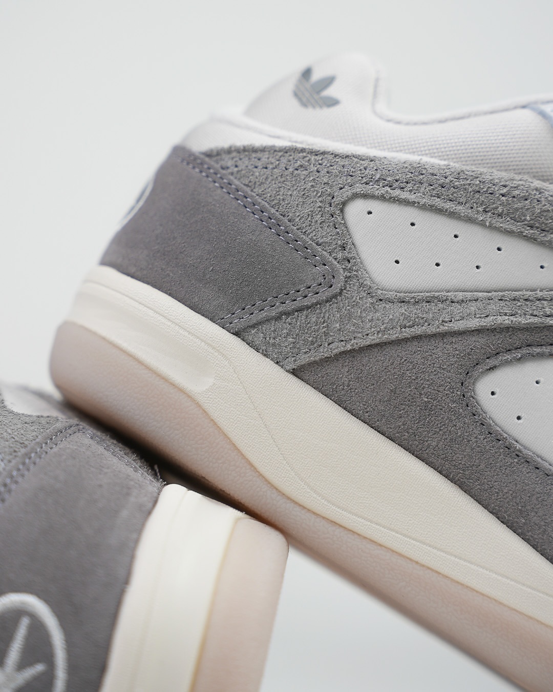 【2026年 11/8 発売予定】BAD BUNNY × adidas Originals BadBo 1.0 & 1.1 (バッドバニー アディダス オリジナルス) [LC5290/LM5057]