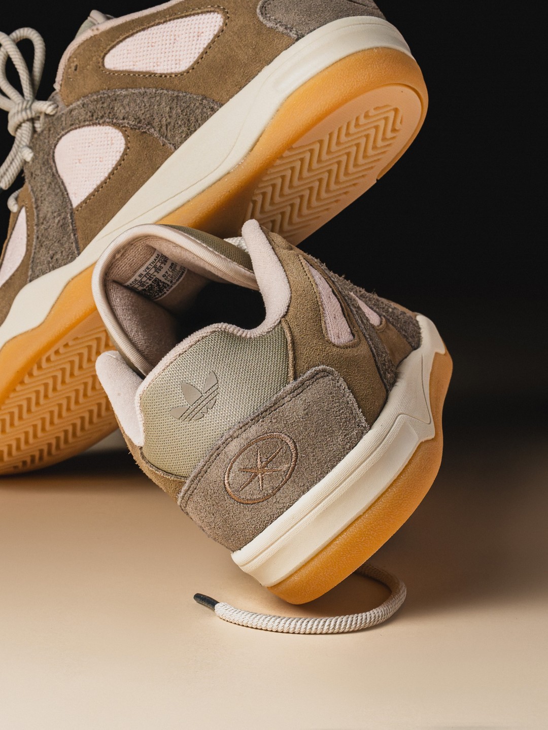 【2026年 11/8 発売予定】BAD BUNNY × adidas Originals BadBo 1.0 & 1.1 (バッドバニー アディダス オリジナルス) [LC5290/LM5057]