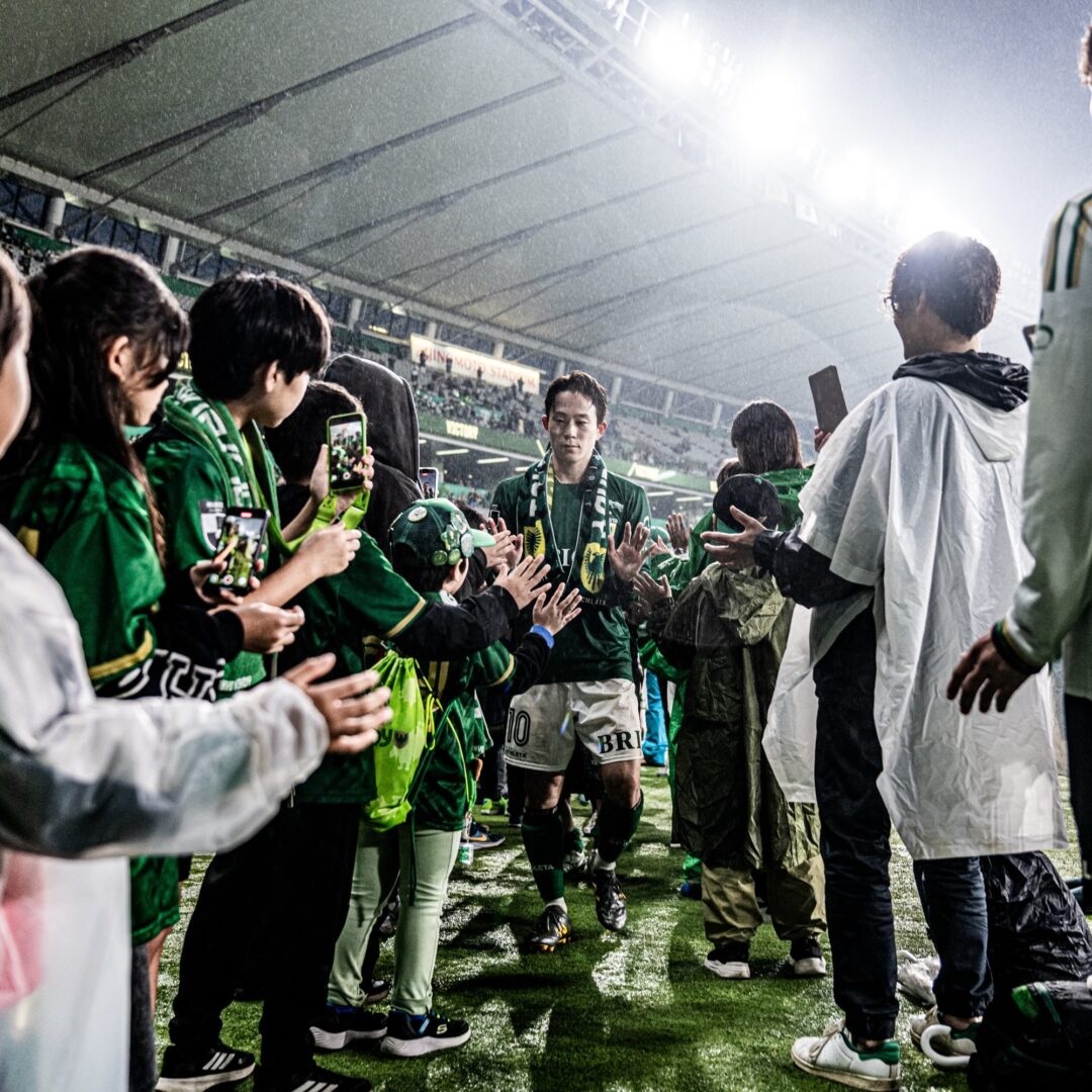 東京ヴェルディ × WHIZ LIMITED コラボアイテム “For the supporters. For the team.”が発売 (TOKYO VERDY ウィズ)