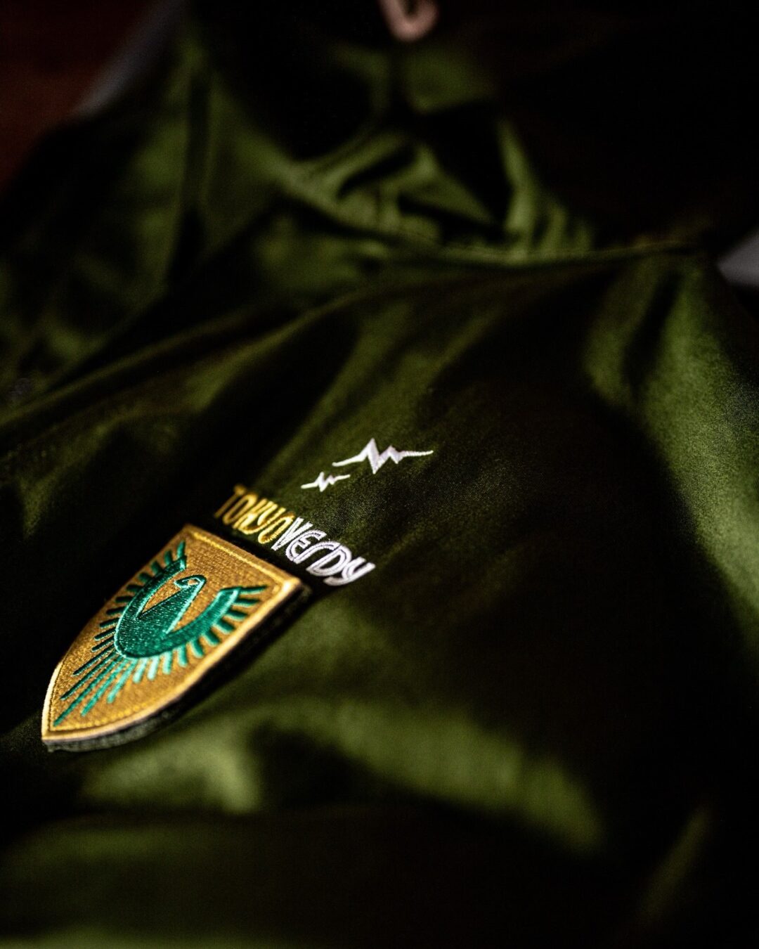 東京ヴェルディ × WHIZ LIMITED コラボアイテム “For the supporters. For the team.”が発売 (TOKYO VERDY ウィズ)